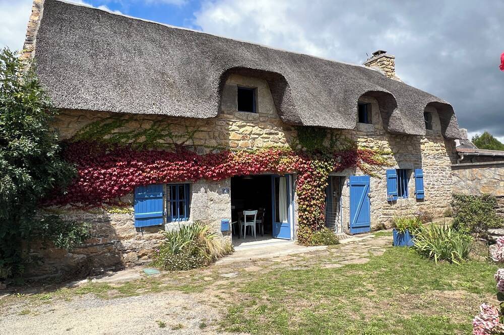 Chaumière charme et déco à 500m de la mer.  Cheminée. Idéal grande famille in Névez, Région de Quimper