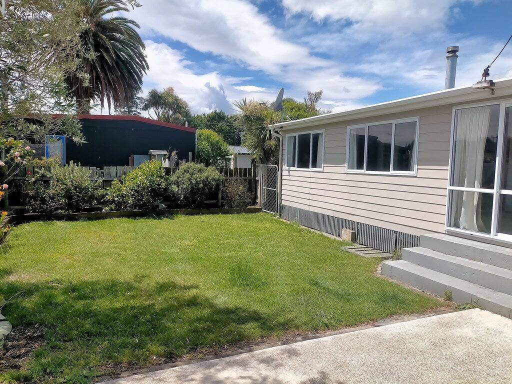 Classic Kiwi Bach at Otaki Beach. Pet and Family Friendly! in Kapiti Coast District