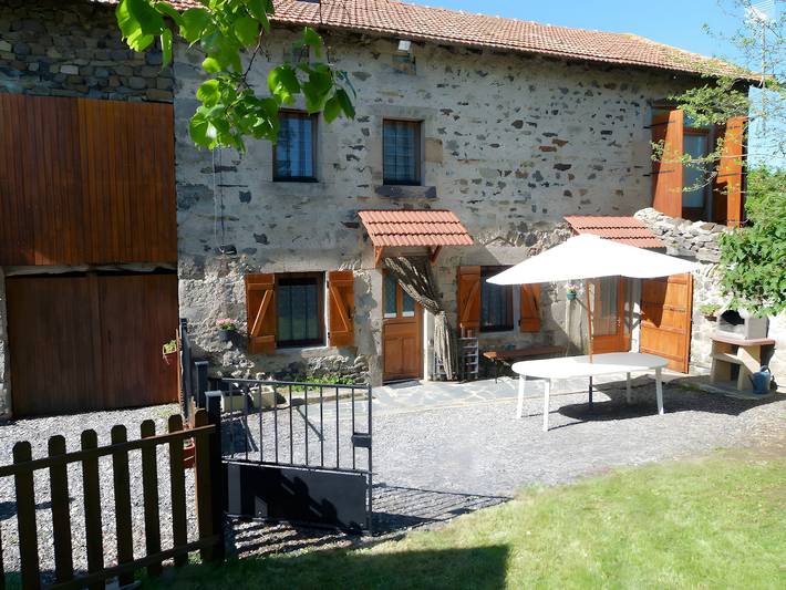 Gîte De Varenne : vue montagne, terrasse privée et Wi-Fi à Chamalières sur Loire in Chamalières-sur-Loire, Haute-Loire