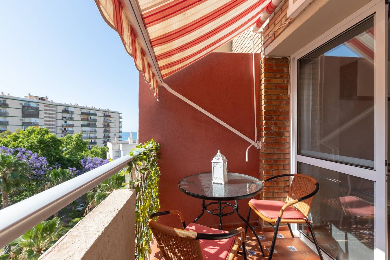 Entire studio, Studio Apartment 'Estudio Ed Jupiter Benalmadena' with Sea View, Wi-Fi and Shared Pool in Benalmádena Costa, Benalmádena