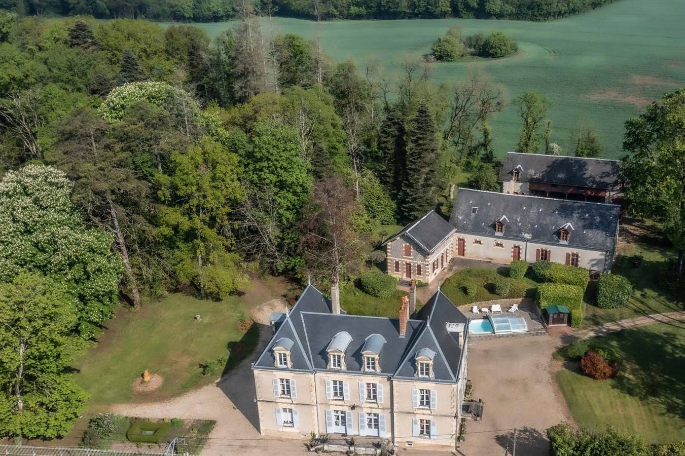 Chambres d'hôtes Domaine Le Fournay - Chambre Les Marronniers in Jouet-sur-l'Aubois, Saint-Amand-Montrond