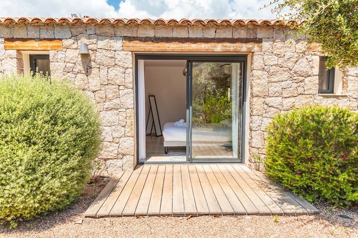 Location de vacances pour 8 personnes, avec jardin ainsi que piscine et terrasse à Zonza - 4