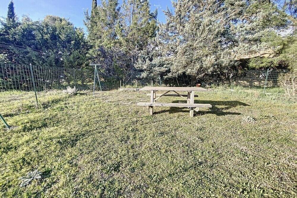 Appartement entier, À la Campagne en Provence, Parking et Jardin in Volx, Parc naturel régional du Luberon