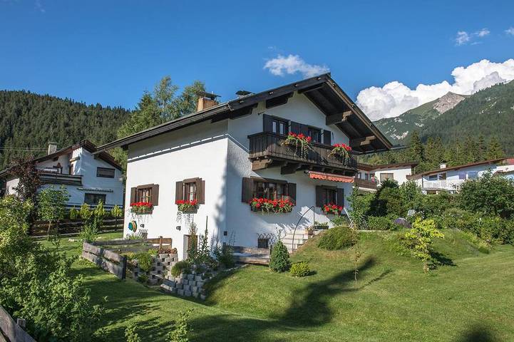 Ferienhaus für 6 Personen, mit Whirlpool und Garten sowie Balkon in Seefeld in Tirol