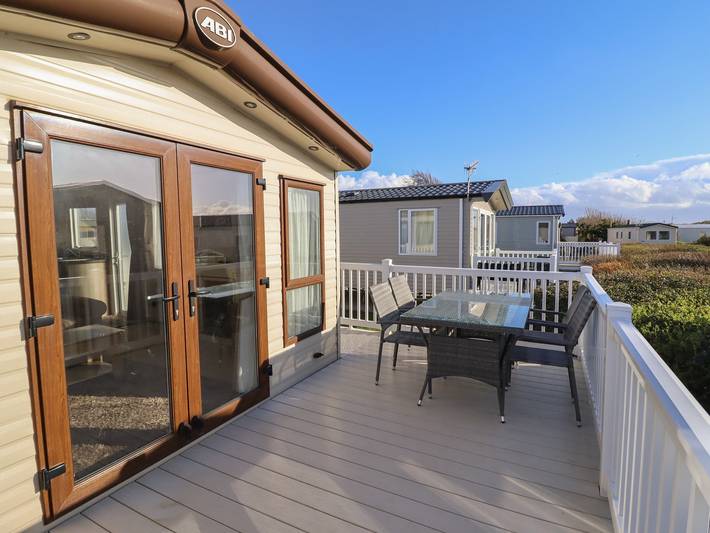 Caravan for 4 people, with Pool in Snowdonia