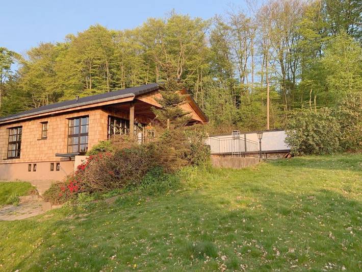 Ferienhaus für 4 Personen, mit Balkon und Whirlpool sowie Terrasse und Garten in Herscheid