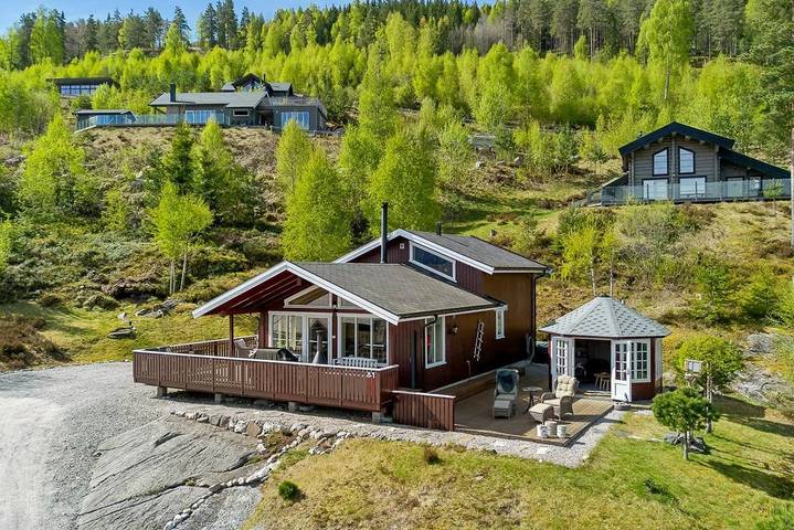 Feriehus for 8 personer, med terrasse, barnevennlig i Telemark