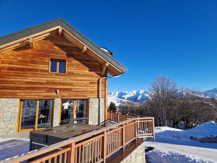 Maison pour 15 personnes, avec balcon ainsi que jardin et jacuzzi à Fontcouverte-la-Toussuire