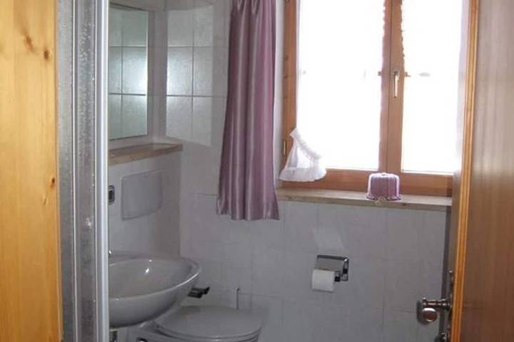 Ganze Wohnung, Ferienwohnung Enzian - Gästehaus Schönblick in Bad Bayersoien, Bayerische Alpen