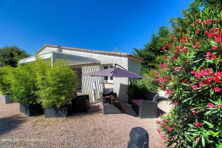 Gîte pour 2 personnes, avec jardin et terrasse