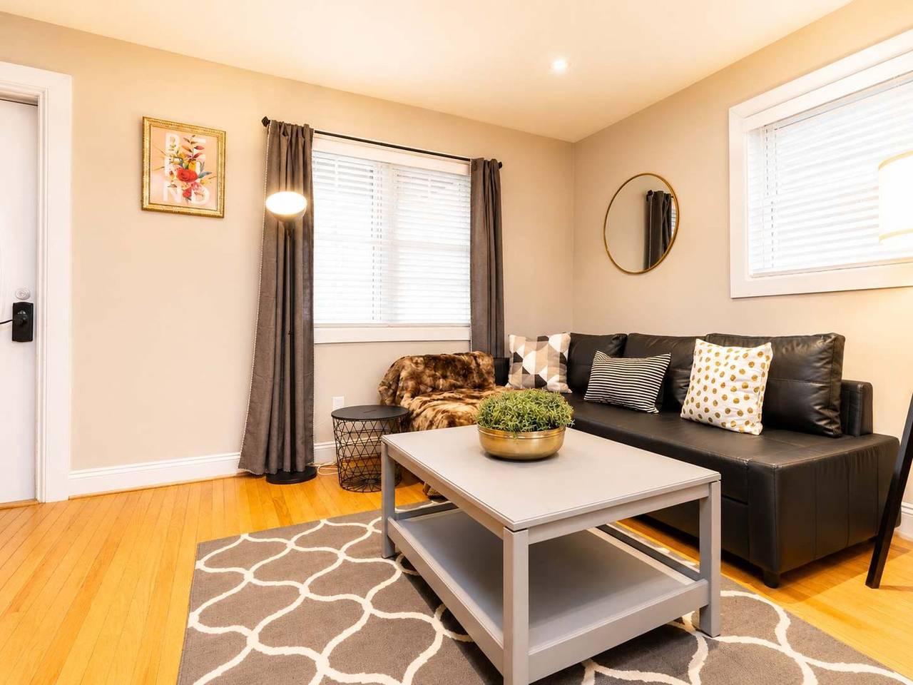 Apartamento entero, Gorgeous Home 10 min to Dc by Cozysuites in Alexandria (Virginia), Alexandria City