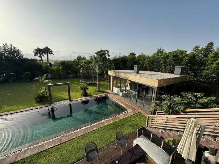 Villa pour 10 personnes, avec jardin ainsi que vue et piscine, animaux acceptés