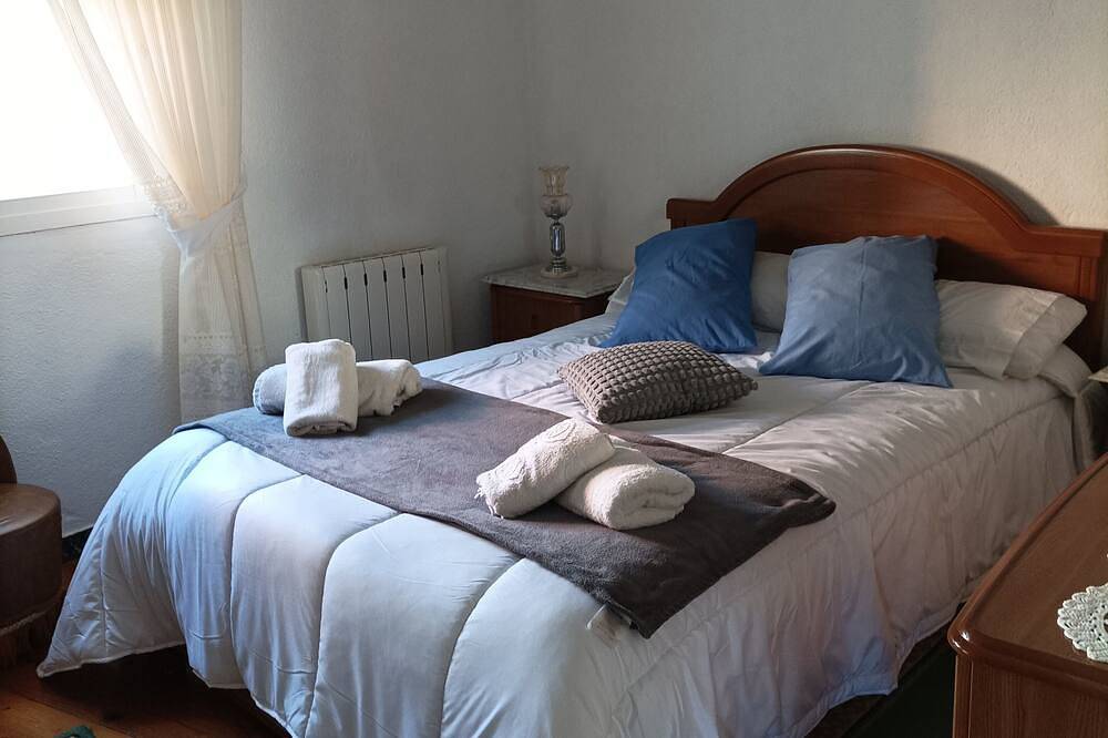Enjoy in the nature. whole house. San Mamede mountain range. pets allowed. in Maceda, Ourense Region