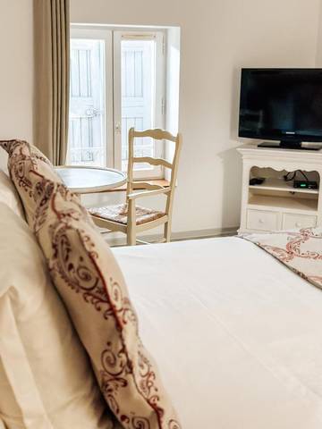 Hôtel pour 2 personnes, avec vue et terrasse à Cruis