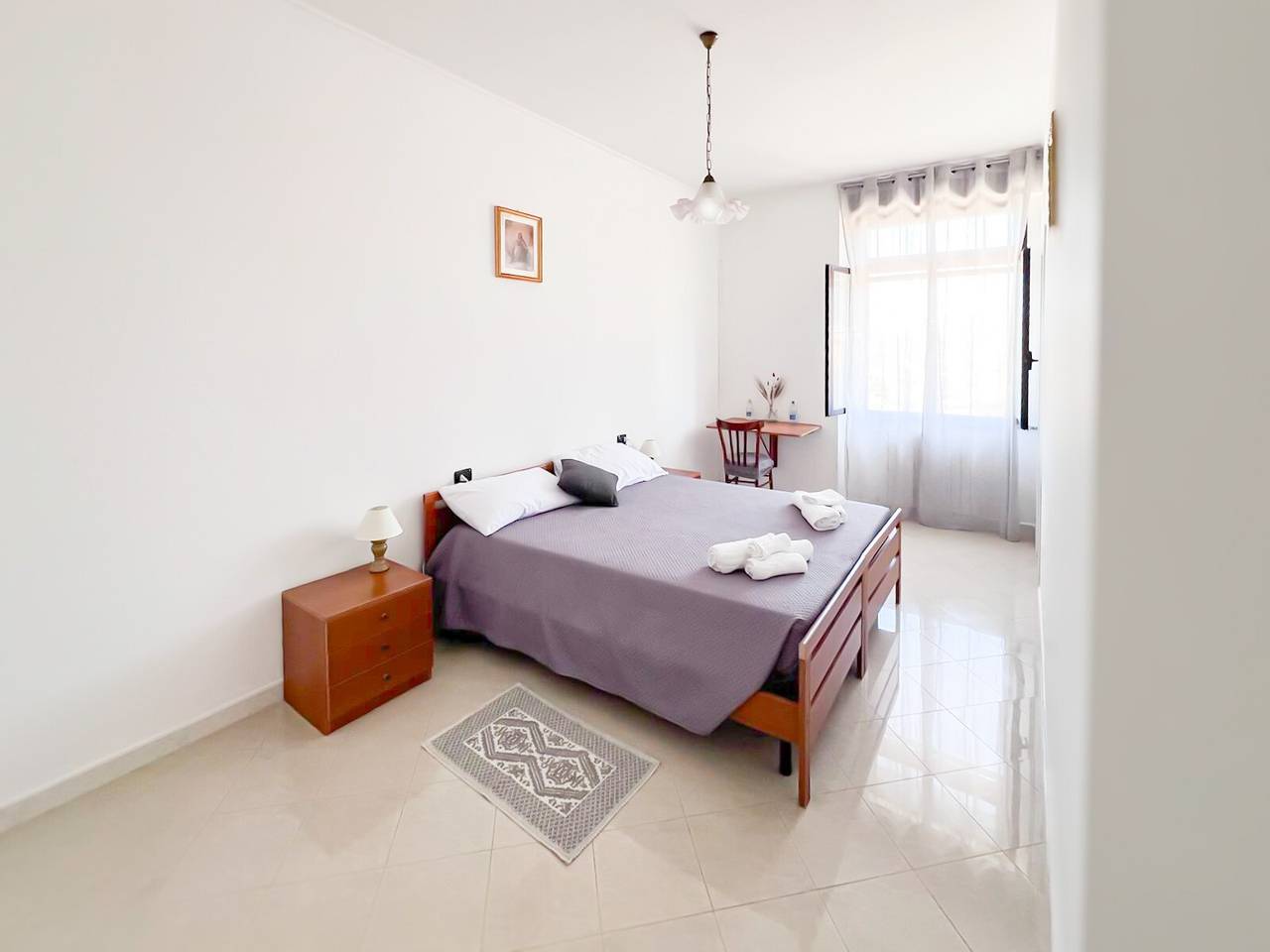 Camera matrimoniale con bagno privato e vista mare in Gonnesa, Iglesiente