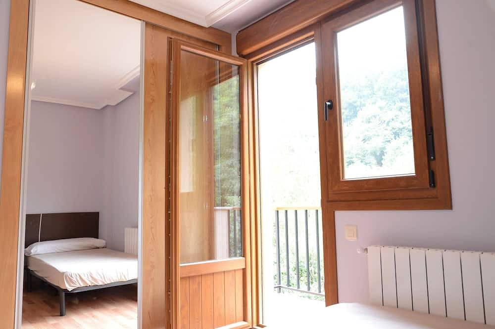 Apartamento entero, Apartamentos El Rincón De Limes in Cangas del Narcea, Cordillera Cantábrica