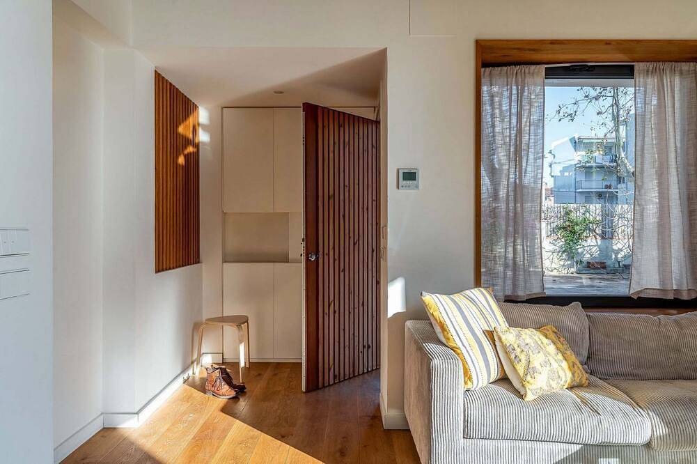 Appartamento intero, Bright house with private pool and garden located in the beautiful beach area of ​​Castelldefels. Perfect place for families with children or adults who want to spend some relaxing time together under the Mediterranean sun.This property is located in in Castelldefels, Baix Llobregat