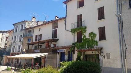 Hôtel pour 3 personnes, avec balcon et vue à La Javie