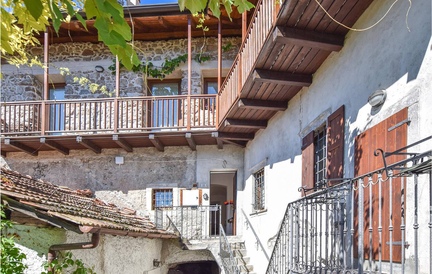 Ganze Ferienwohnung, Bergblick-Apartment mit WiFi, Garten & TV in Stenico, Brentagruppe