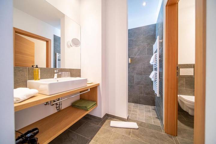 Hôtel pour 4 personnes, avec piscine et jardin ainsi que sauna et vue, animaux acceptés dans St. Magdalena (Gsies) - 3