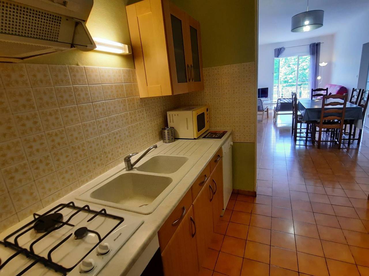 Entire apartment, Central Apartment with Balcony, Wi-Fi & Dishwasher - Near Shops & Spa in La Roche-Posay, Vienne