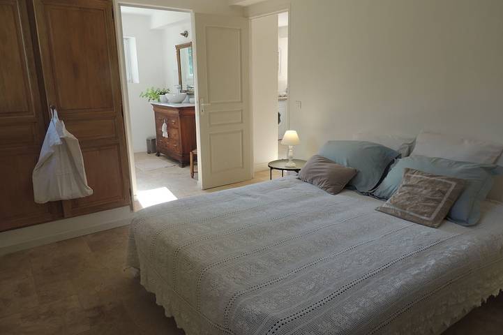 Gîte pour 5 personnes, avec terrasse et piscine à Ménerbes - 2