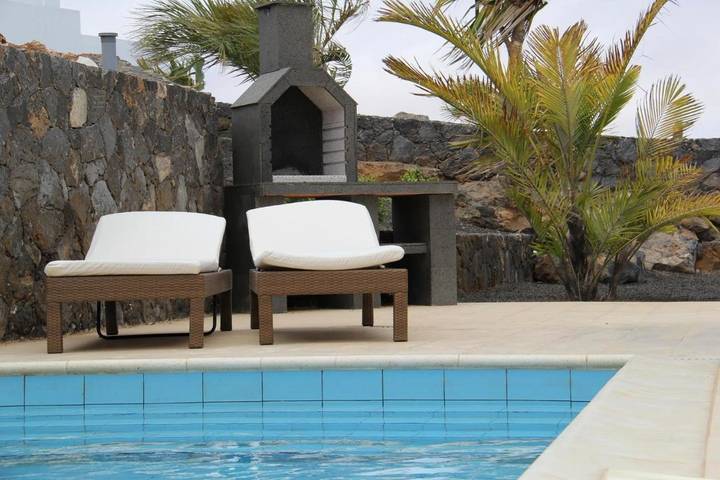 Location de vacances pour 9 personnes, avec jardin ainsi que vue et piscine à Villaverde - 3