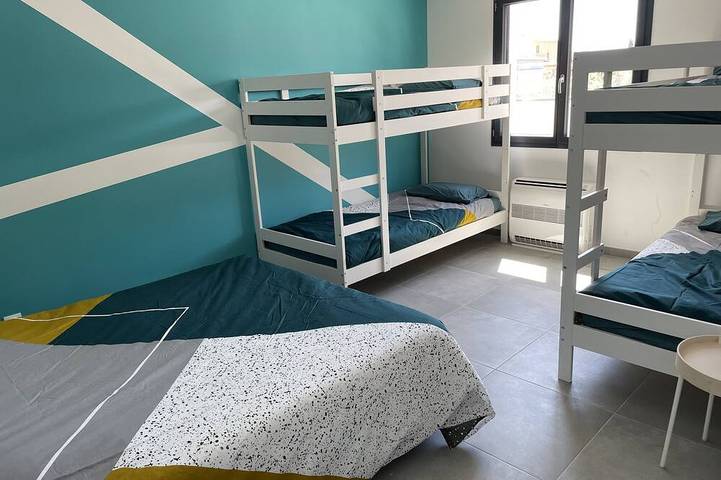 Location de vacances pour 10 personnes, avec jardin ainsi que jacuzzi et terrasse à Mollégès - 4