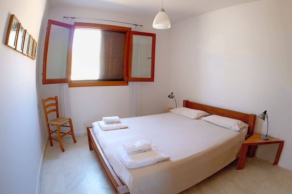 Ganze Wohnung, Ruhig im Olivenhain gelegen, nahe am Meer und nur 32 km von Olympia entfernt. in Agios Ilias, Ileia