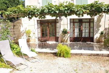 Agriturismo pour 4 personnes, avec jardin à Saint-Pierre-de-Mézoargues