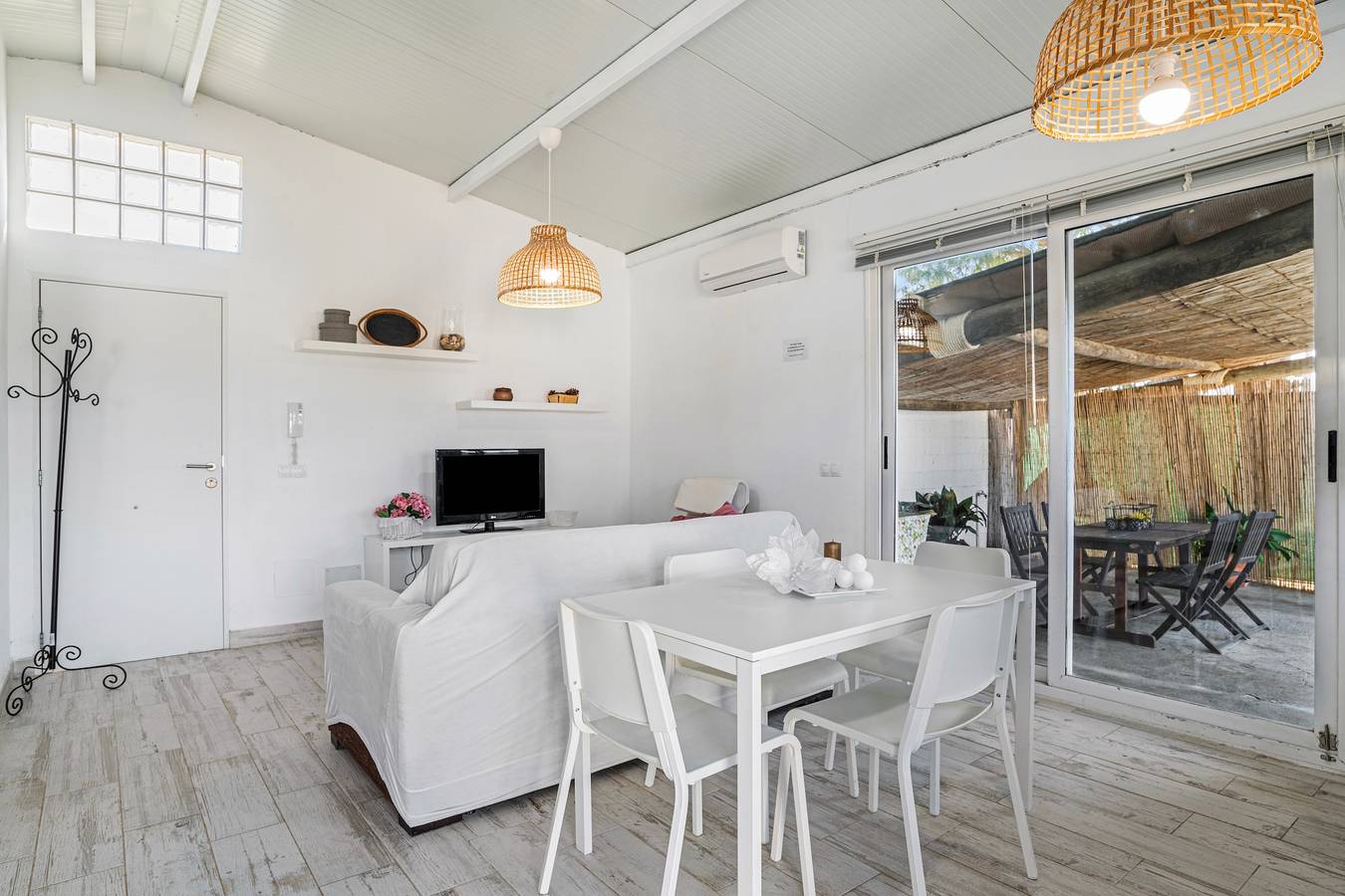 Casa de férias 'Casita Dias Felices' com piscina privada, Wi-Fi e ar condicionado in Chiclana de la Frontera, Costa de la luz
