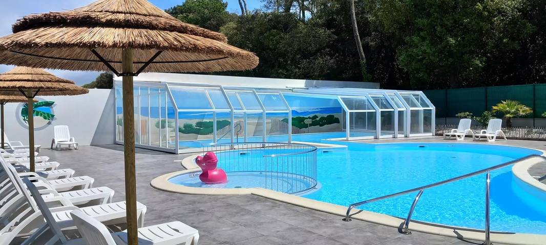 Camping pour 8 personnes, avec Terrasse et Piscine à Talmont-Saint-Hilaire
