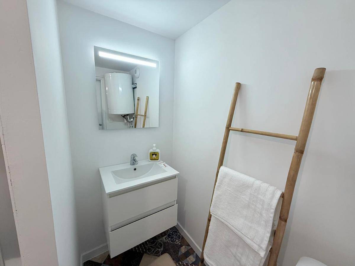 Appartement entier, One-Bedroom Apartment in Coupvray, Seine-et-Marne