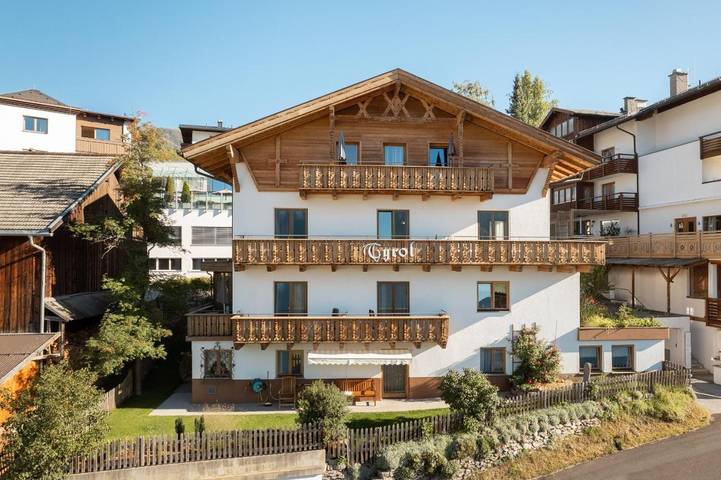 Vakantieappartement voor 4 personen, with terras and uitzicht as well as tuin in Serfaus