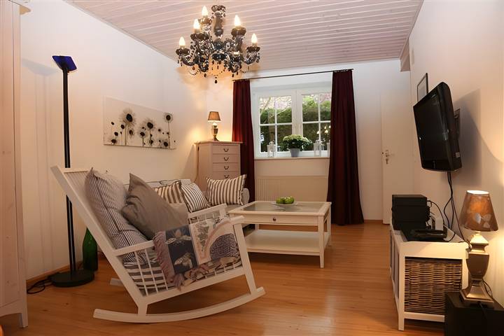 Ganze Wohnung, Romantikappartement Ferienwohnung 1 mit Terrasse, Garten & Wlan in Staufen im Breisgau, Südschwarzwald