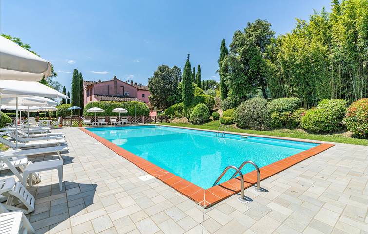 Appartamento di 450 mq con piscina, parcheggio e WiFi in Larciano, Provincia di Pistoia