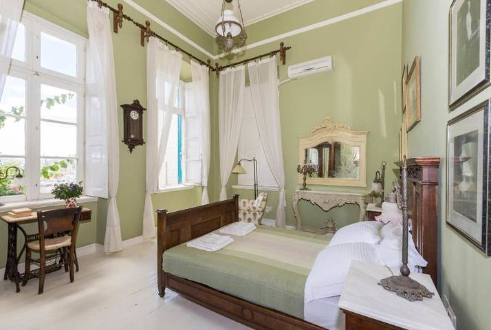 Maison d’hôte pour 7 personnes, avec balcon et vue dans Syros