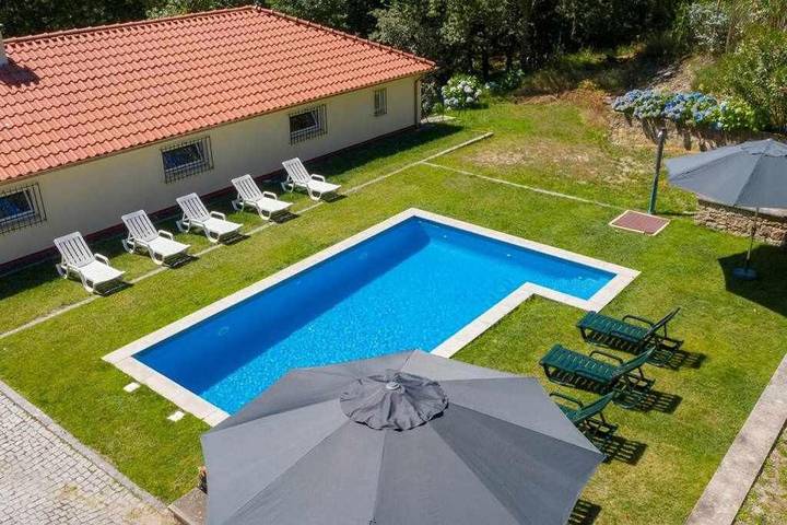Location de vacances pour 21 personnes, avec piscine ainsi que terrasse et jardin à Celorico de Basto - 2