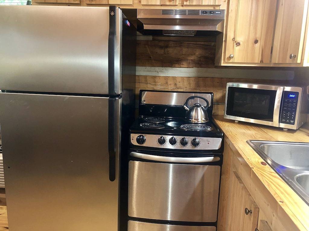 Studio Cabin im Timberwinds Resort, Gemeinschaftspool, privater Whirlpool, gemütlich und komfortabel, Bearadise in Tuckaleechee, Blount County