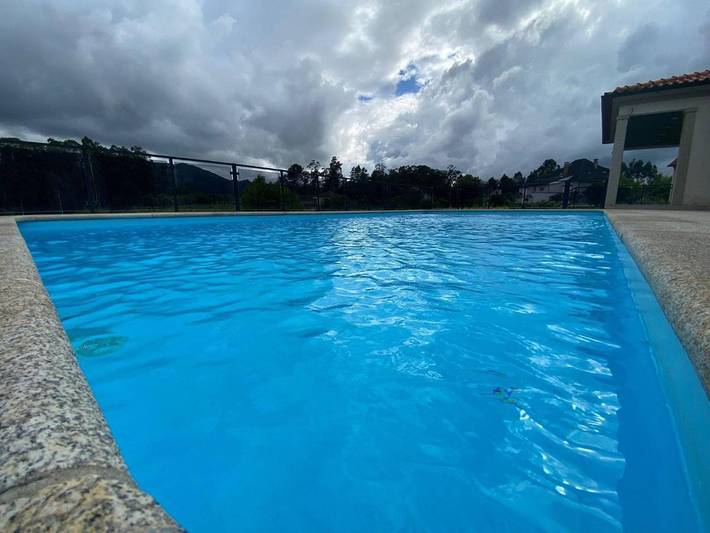 Location de vacances pour 8 personnes, avec piscine ainsi que jardin et terrasse dans Refóios do Lima - 2