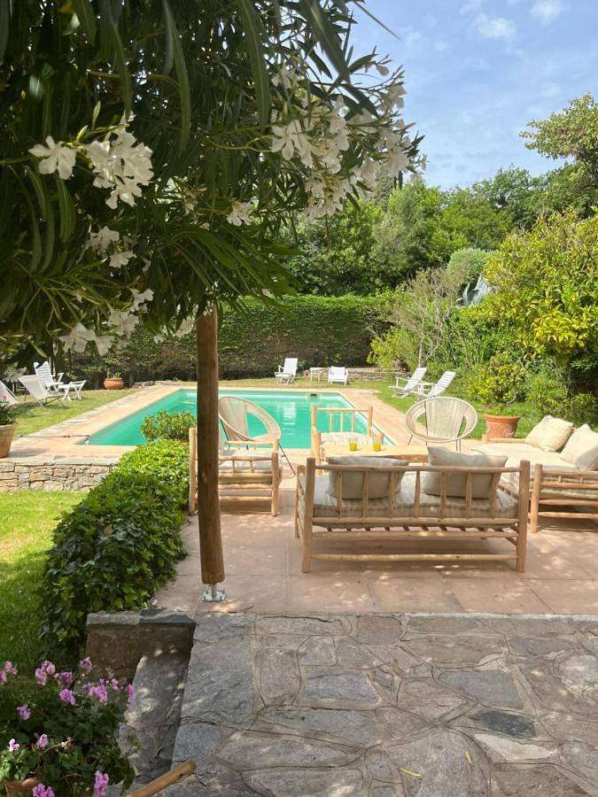 Location de vacances pour 16 personnes, avec jardin ainsi que vue et piscine dans Plage Le Pradon Carqueiranne - 2