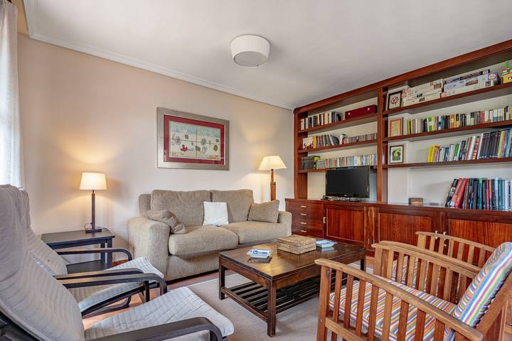 'Chalet Picu Fontanielles en Colunga' con Vistas a la Montaña y Piscina in Colunga, Costa Verde