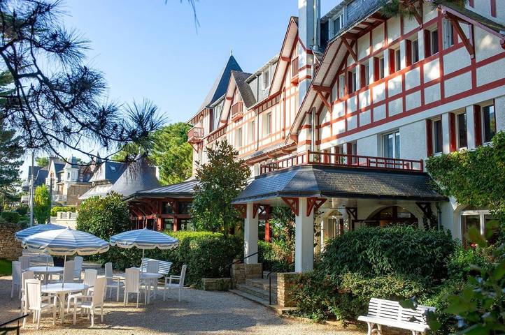 Hôtel pour 3 personnes, avec jardin et sauna ainsi que piscine et terrasse