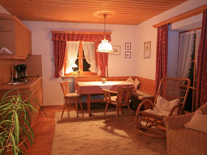 Ganze Ferienwohnung, Gästehaus Gschwendtner - Chiemgau Karte - Ferienwohnung 4 für 2 Personen mit Balkon, 27 qm, Küche, Wohnschlafraum in Inzell, Bayerische Alpen
