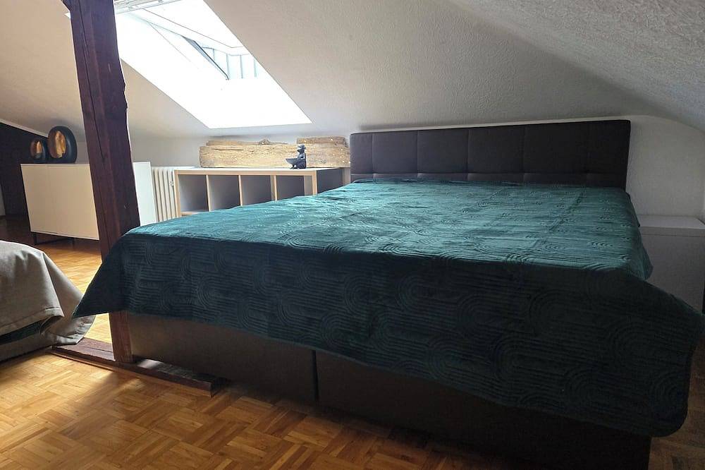 Ganze Wohnung, Gemütliche moderne Dachgeschoss Wohnung nahe Phantasialand, Köln & Erftstadt in Nörvenich, Kreis Düren