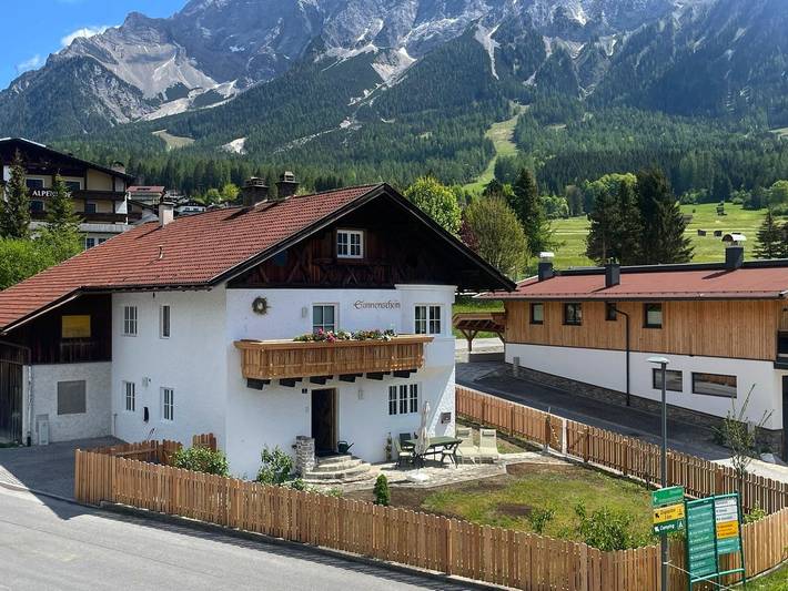 Ferienhaus für 10 Personen, mit Balkon und Terrasse sowie Garten in Ehrwald