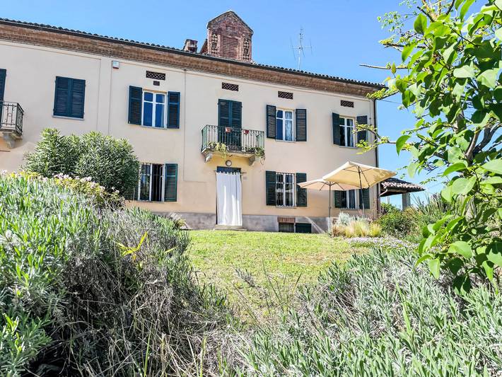 Casa vacanza per 4 persone, con terrazza e giardino in Langhe