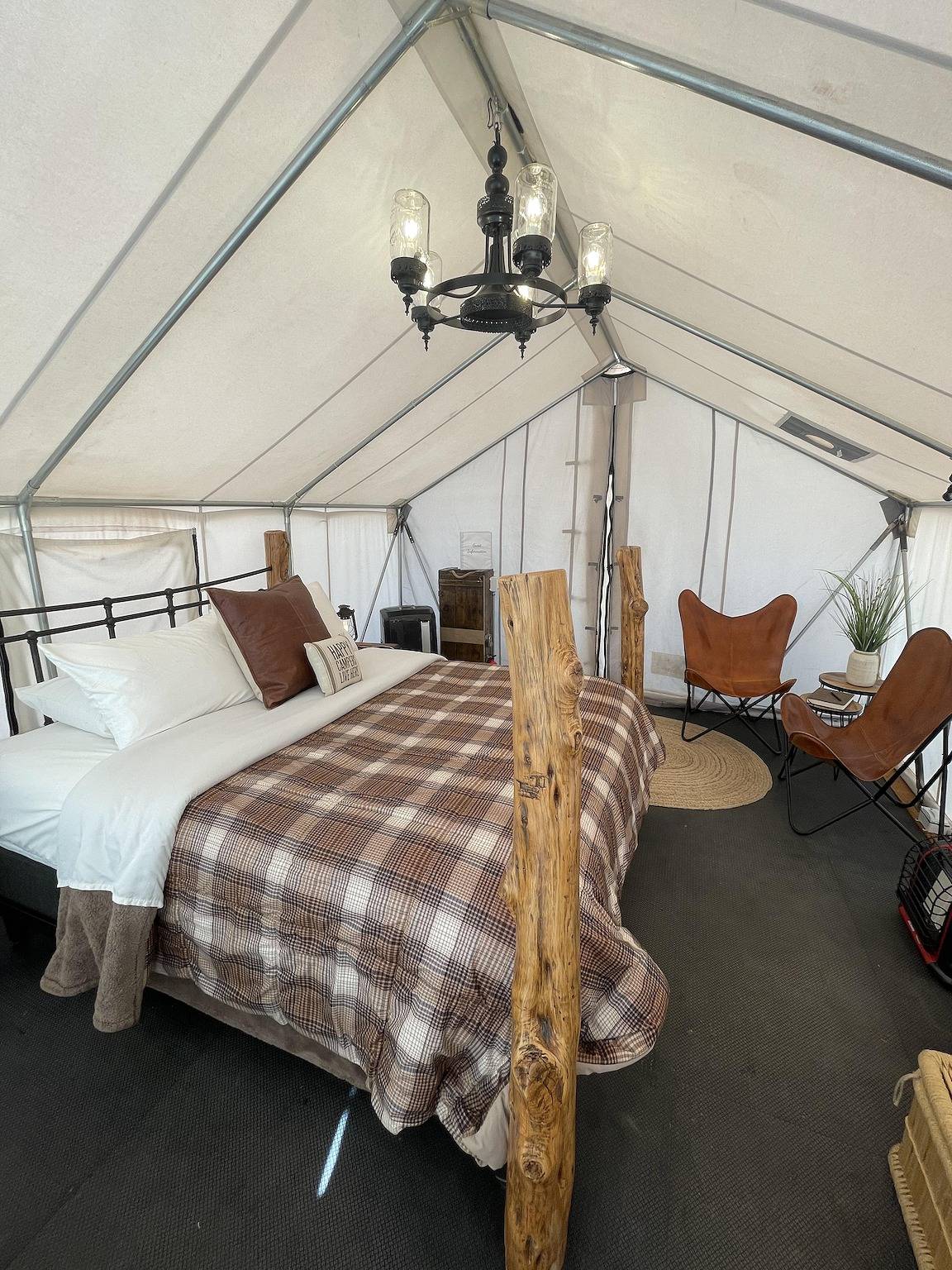 Glamp Tent b/w Zion & Bryce, Outdoor Shower & Wifi in Mohave County