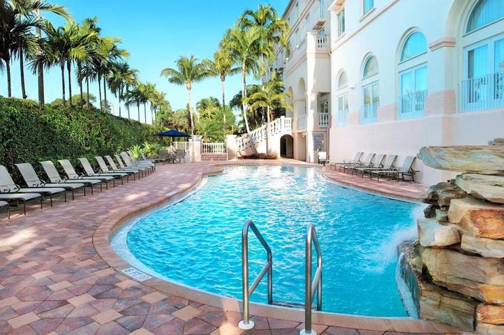 Hotell för 3 Personer, med terass samt bubbelpool och pool i Naples, Florida