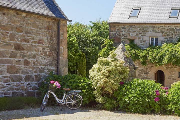 Location de vacances pour 4 personnes, avec jardin à Saint-Quay-Perros